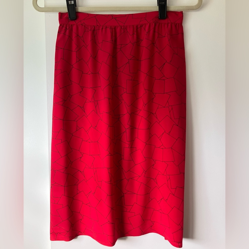 VTG 100% Silk Red Skirt sized 8P waist 26 Valence's Day Sexy‎